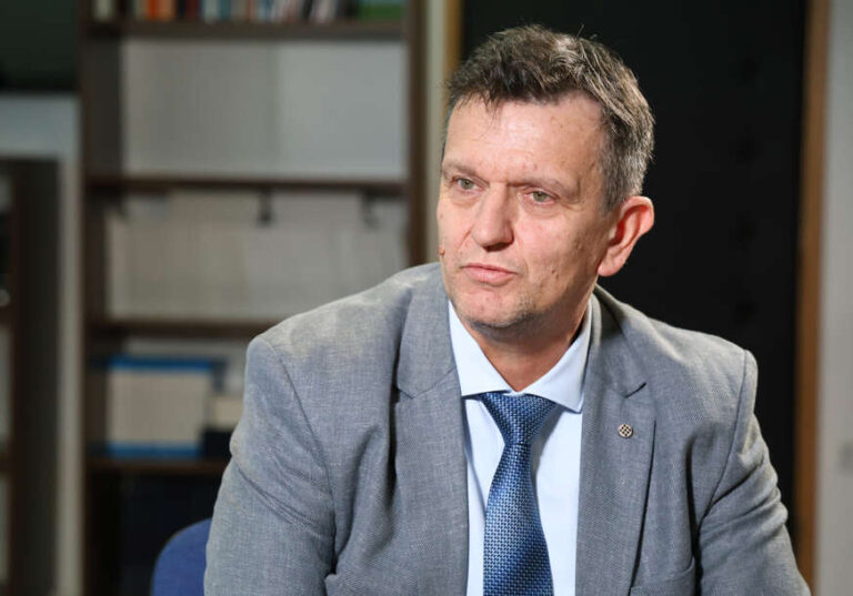 Blanuša o propasti “Šuma RS”: Uvozimo čačkalice i tresku, a bogate se šverceri i šumokradice