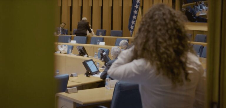 Pet parlamentaraca naplatilo 75.000 maraka nedolazak na glasanje o evropskim zakonima