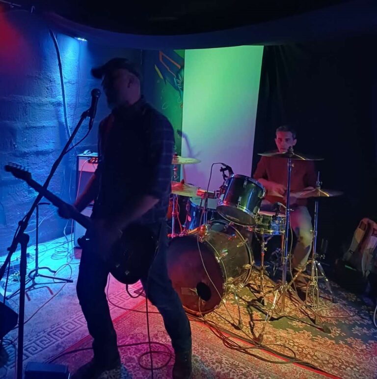 POGLED ISPRED BINE – Povratnički koncert benda KLIKERI