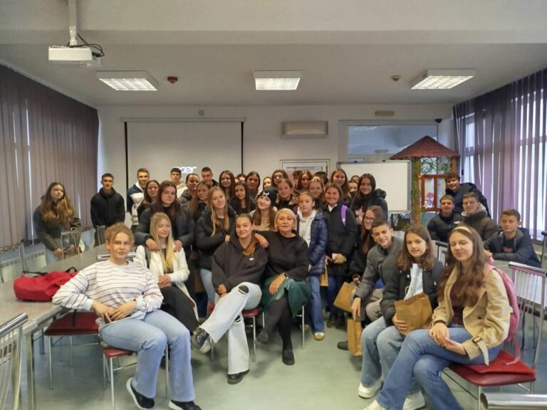 EDUKATIVNI PROGRAM „FAKT I FEJK“ U BREZI: Nismo još (na)učili kako se ponašati iza tastatura?