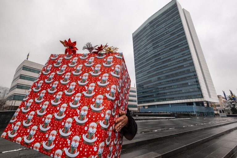 Novogodišnji pokloni Vijeća ministara BiH za odabrane