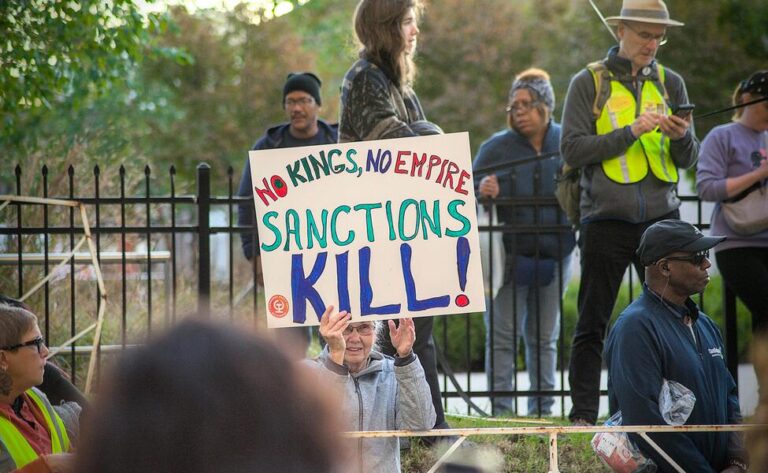 Sankcije ubijaju kao rat, a najviše stradaju radnici i njihove porodice