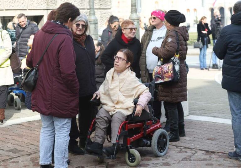 Bitka za minimalac za njegovatelje: Gradska vlast odlučuje o sudbini Banjalučana, koji bez tuđe pomoći ne mogu ustati iz kreveta