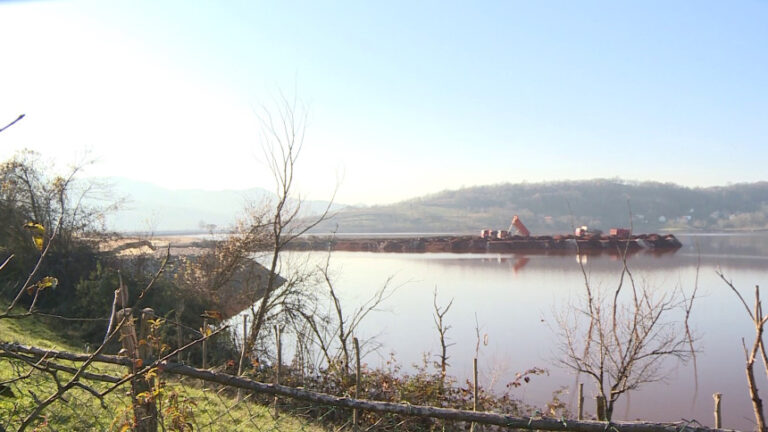 Crveni mulj iz Nove Alumine guta imanja u zvorničkim selima