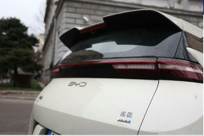 Automobil iz Kine Fena