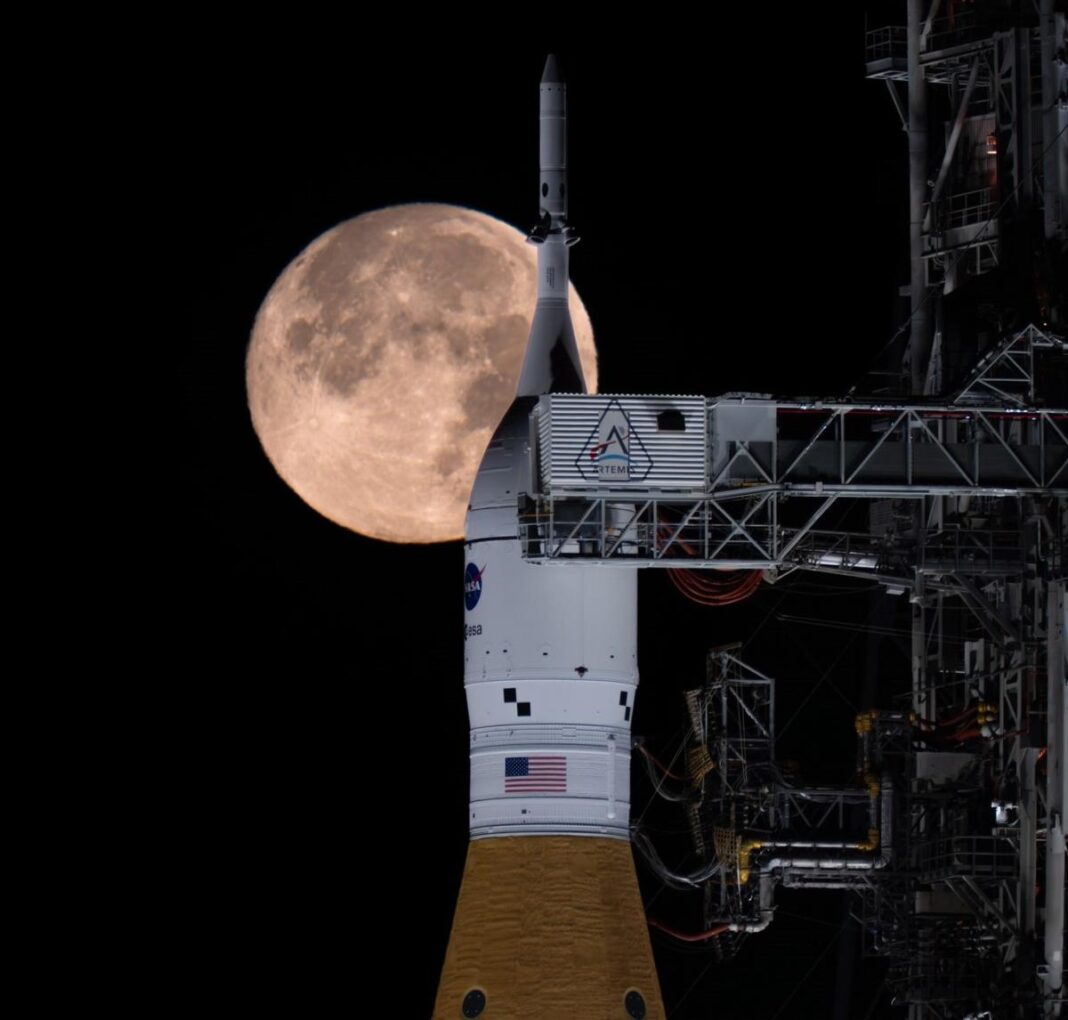 mjesec raketa