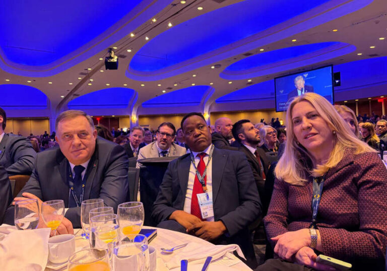 Molitveni doručak Milorad Dodik, Ana Trišić-Babić , Željka Cvijanović Srna