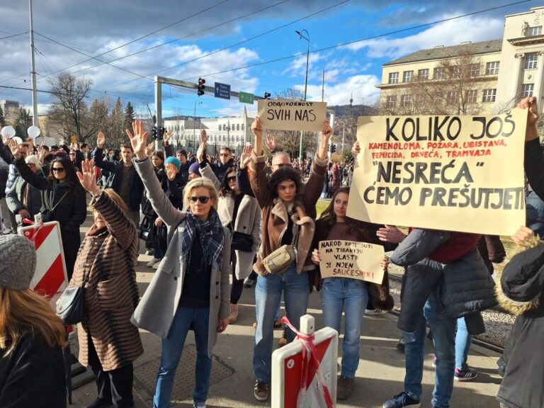 Grad u kojem tramvaj postaje zebnja, a politička odgovornost se izgubi na šinama