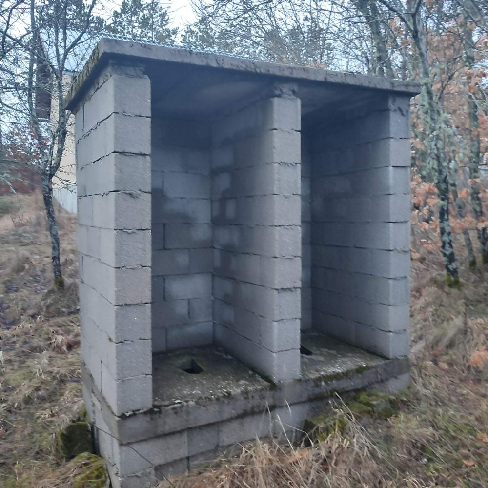 Poljski wc kod osnovne škole u selu Biograd Impuls