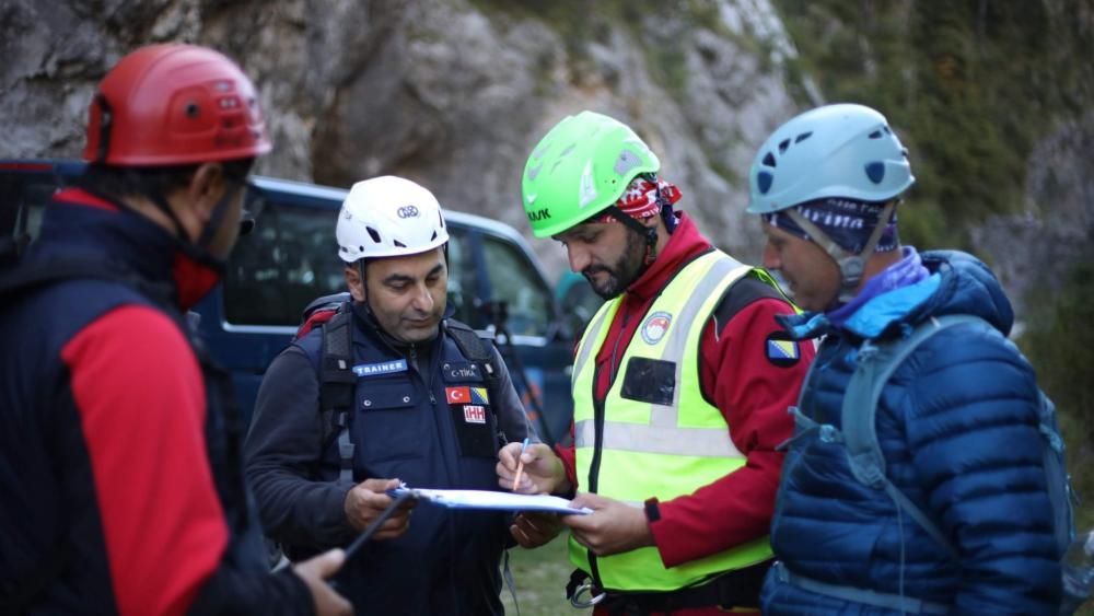 Fahrudin Dobrača (u zelenom prsluku). Foto: Gorska služba spašavanja Novi Grad Sarajevo