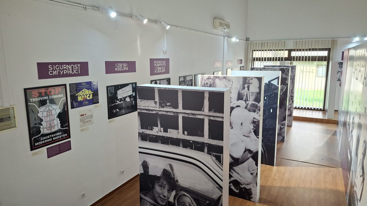 Izložba “Naša žena” u Tuzli. 