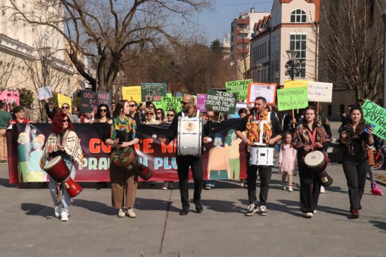 U Banjaluci održan Osmomartovski marš: “Čist vazduh nije privilegija, to je osnovno ljudsko pravo”