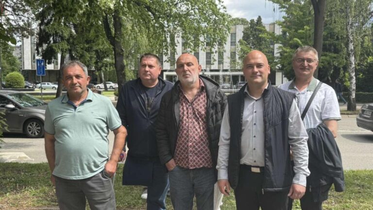 Ozrenci pred skupštinom – Nama su ugrožena osnovna ljudska prava