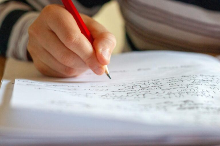 Pisanje olovkom ili na tastaturi: Velika razlika za mozak