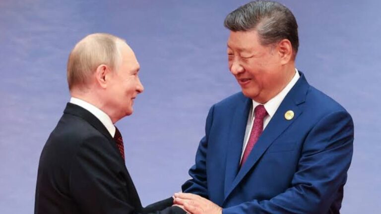Vladimir Putin i Si Điping AP