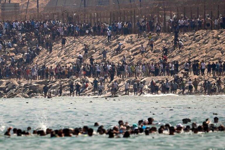 Hiljade migranata pokušava da uđe u EU, najmanje 18 mrtvih, Španija poslala vojsku