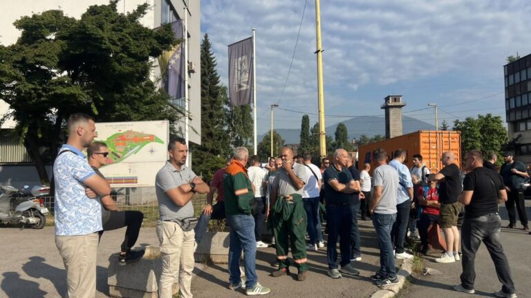 Nagrađivanjem radnika ako prijave poslodavce za platu u kovertama protiv sive ekonomije!?