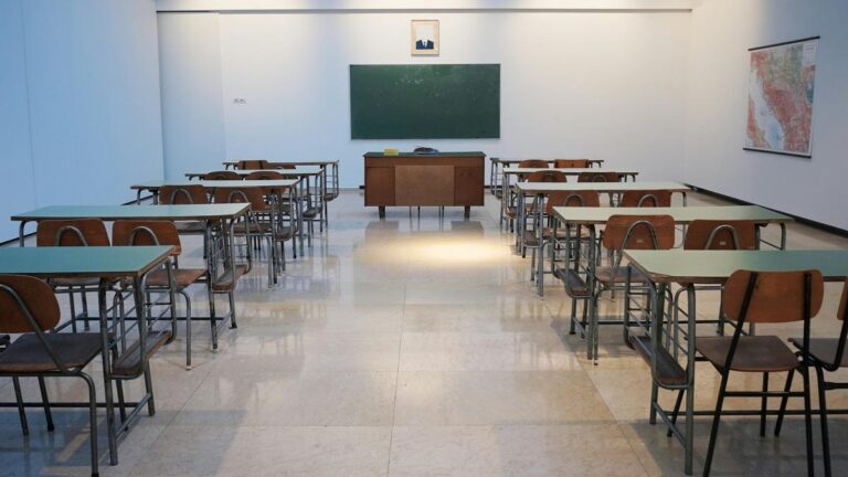 MUKE PROSVJETARA U ZDK: Konkursne manipulacije, stranački kadrovi i pokorni sindikat