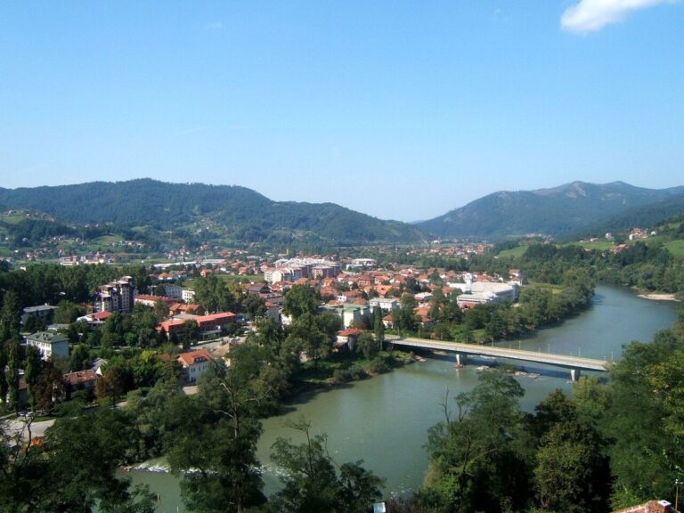 Maglaj mijenja ložišta: Čistiji zrak kroz toplotne pumpe i solarne panele