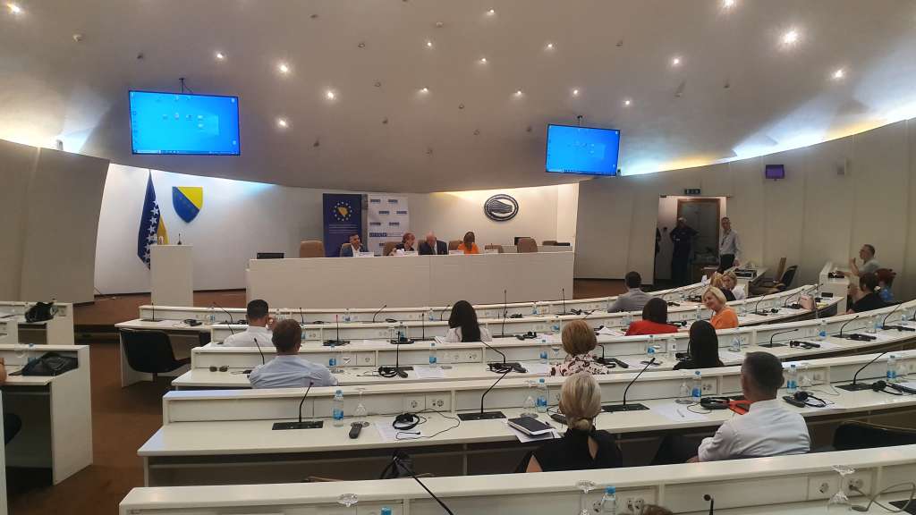 Ombudsmeni, Pristup informacijama Fena