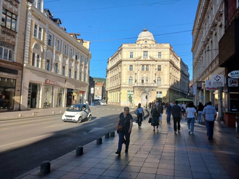 Istraživanje Pod lupom: Građani misle da izbori nisu slobodni i pošteni – ali većina podržava nove izborne tehnologije i izlazi na naredne izbore